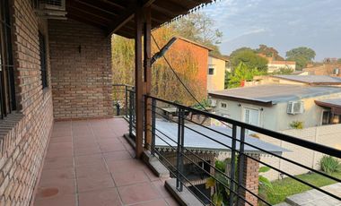 CASA VENTA 3 DORMITORIOS JARDIN PISCINA FUNES SANTA FE