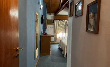 CASA VENTA 3 DORMITORIOS JARDIN PISCINA FUNES SANTA FE