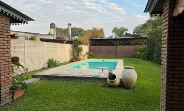 CASA VENTA 3 DORMITORIOS JARDIN PISCINA FUNES SANTA FE