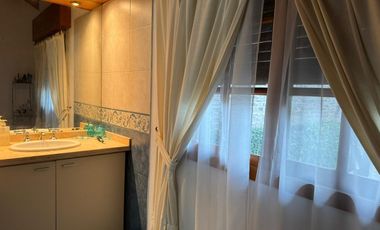 CASA VENTA 3 DORMITORIOS JARDIN PISCINA FUNES SANTA FE
