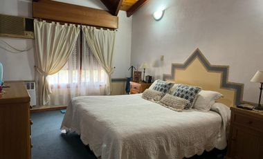 CASA VENTA 3 DORMITORIOS JARDIN PISCINA FUNES SANTA FE