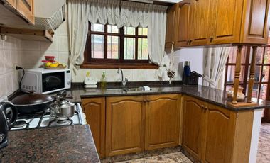 CASA VENTA 3 DORMITORIOS JARDIN PISCINA FUNES SANTA FE