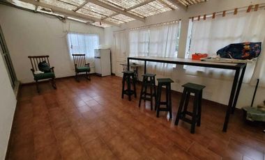 Casa en venta - 4 Dormitorios 3 Baños 1 Cochera - 330Mts2 - Miramar