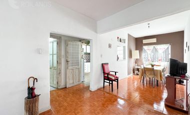 Venta PH 4 Ambientes en Planta Baja y Primer Piso en Villa Sarmiento