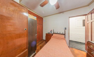 Casa de categoría en venta. 3/4 dormitorios, 2 cocheras. Barrio Centro Santa Fe