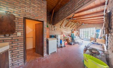 Casa de categoría en venta. 3/4 dormitorios, 2 cocheras. Barrio Centro Santa Fe