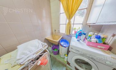 Casa de categoría en venta. 3/4 dormitorios, 2 cocheras. Barrio Centro Santa Fe
