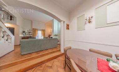 Casa de categoría en venta. 3/4 dormitorios, 2 cocheras. Barrio Centro Santa Fe