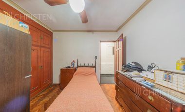 Casa de categoría en venta. 3/4 dormitorios, 2 cocheras. Barrio Centro Santa Fe