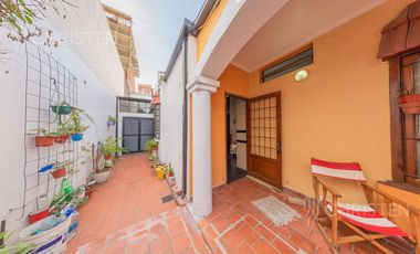 Casa de categoría en venta. 3/4 dormitorios, 2 cocheras. Barrio Centro Santa Fe