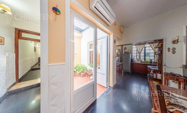 Casa de categoría en venta. 3/4 dormitorios, 2 cocheras. Barrio Centro Santa Fe