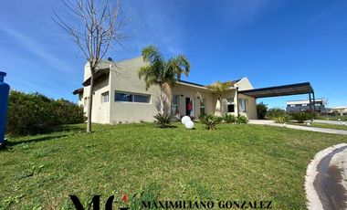 Casa en  venta, 7 ambientes - Lagos de Canning