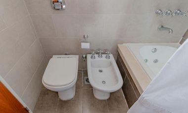 Departamento en venta - 4 Dormitorios 4 Baños - 182Mts2 - Lomas de Zamora