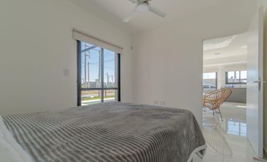 Casa en venta, 1 dormitorio pileta y parrillero. Roldan