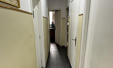 Departamento de cuatro ambientes en venta, Ramos Mejia Apto profesional.