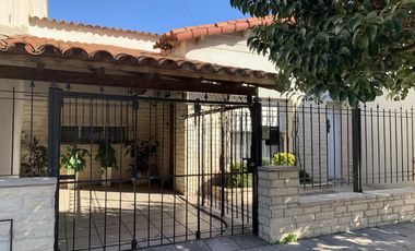 Chalet  en  Venta 4 Amb. c/ fondo y terraza - Ramos Mejia Sur