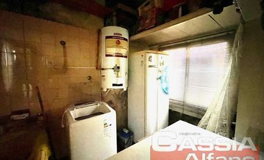 CASA AL FRENTE EN PH, TRES AMBIENTES CON GARAGE Y FONDO LIBRE, OPORTUNIDAD
