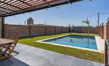 VENTA/PERMUTA - Casa - 5 dormitorios - Pileta y quincho - Palo Alto, Pueblo Esther