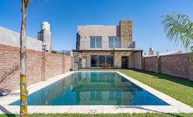 VENTA/PERMUTA - Casa - 5 dormitorios - Pileta y quincho - Palo Alto, Pueblo Esther