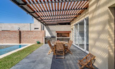 VENTA/PERMUTA - Casa - 5 dormitorios - Pileta y quincho - Palo Alto, Pueblo Esther