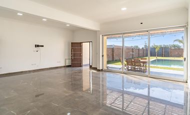 VENTA/PERMUTA - Casa - 5 dormitorios - Pileta y quincho - Palo Alto, Pueblo Esther