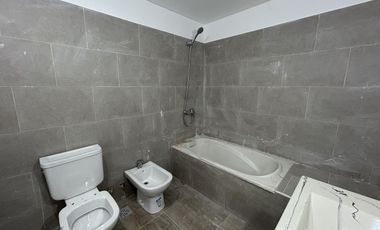 Oportunidad! PH a estrenar, 3 ambientes, con cochera y patio propio