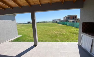 Casa en Barrio Privado 