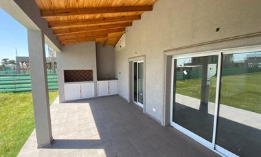 Casa en Barrio Privado 
