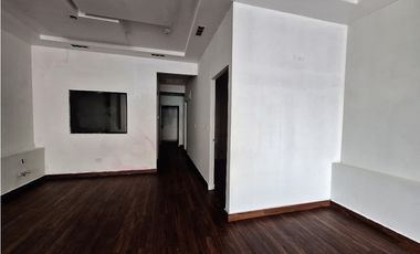 LOCAL LIBERTY PLAZA - Av. 12 de Octubre (110m2) - RB.P