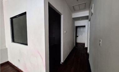 LOCAL LIBERTY PLAZA - Av. 12 de Octubre (110m2) - RB.P