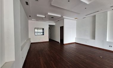 LOCAL LIBERTY PLAZA - Av. 12 de Octubre (110m2) - RB.P