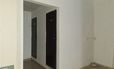 LOCAL LIBERTY PLAZA - Av. 12 de Octubre (111m2) - RB.P