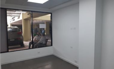 MARBELLA / ROYAL CENTER / LOCAL COMERCIAL / 94M / PLANTA BAJA