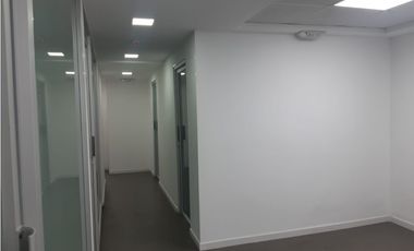 MARBELLA / ROYAL CENTER / LOCAL COMERCIAL / 94M / PLANTA BAJA