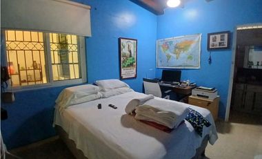 VENDO CASA EN CHITRE, SOBRE CARRETERA PRINCIPAL VIA LAS TABLAS.