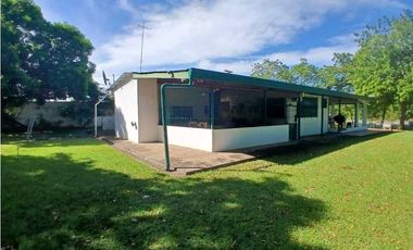 VENDO CASA EN CHITRE, SOBRE CARRETERA PRINCIPAL VIA LAS TABLAS.
