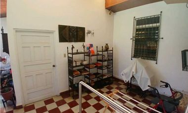VENDO CASA EN CHITRE, SOBRE CARRETERA PRINCIPAL VIA LAS TABLAS.