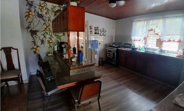 VENDO CASA EN CHITRE, SOBRE CARRETERA PRINCIPAL VIA LAS TABLAS.