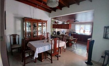 VENDO CASA EN CHITRE, SOBRE CARRETERA PRINCIPAL VIA LAS TABLAS.
