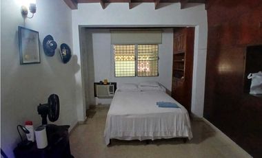 VENDO CASA EN CHITRE, SOBRE CARRETERA PRINCIPAL VIA LAS TABLAS.