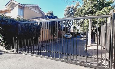 Comoda Casa, San Bernardo 3 Dormitorios en Condominio Urbano