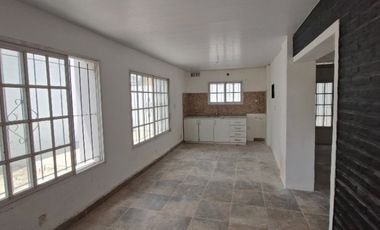 Casa con Departamento en venta en Barrio Sarmiento