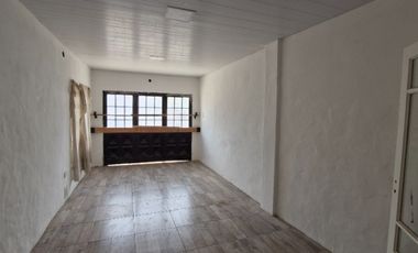 Casa con Departamento en venta en Barrio Sarmiento