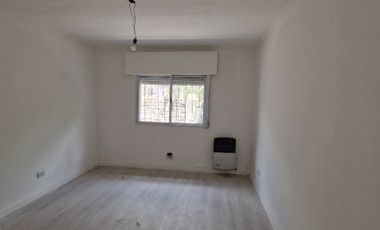 Casa con Departamento en venta en Barrio Sarmiento