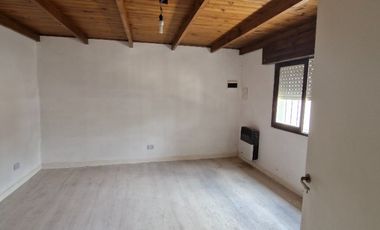 Casa con Departamento en venta en Barrio Sarmiento