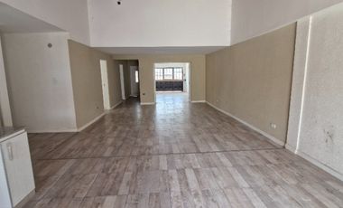 Casa con Departamento en venta en Barrio Sarmiento