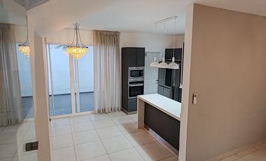 VENTA de casa en PRIVADA NUEVA Col.Real del Valle, Santa Catarina