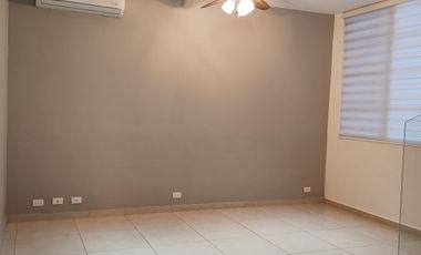 VENTA de casa en PRIVADA NUEVA Col.Real del Valle, Santa Catarina