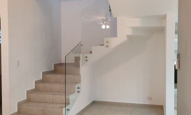 VENTA de casa en PRIVADA NUEVA Col.Real del Valle, Santa Catarina