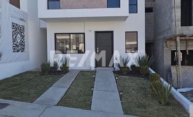 CASA EN VENTA EN COTO 84 RESIDENCIAL, VALLE SUR, TIJUANA